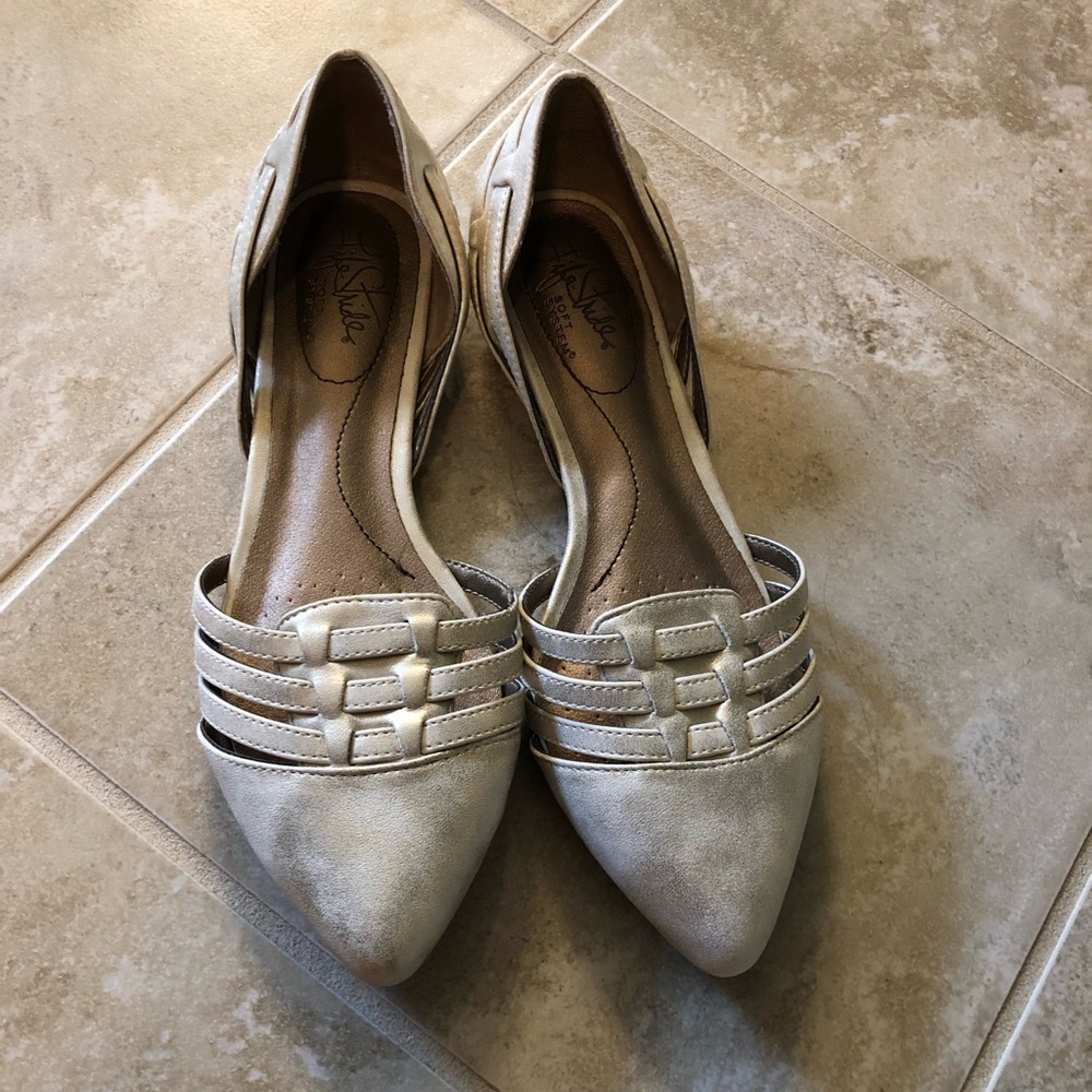 Life Stride Pointed Toe Flats - Cream/Gold